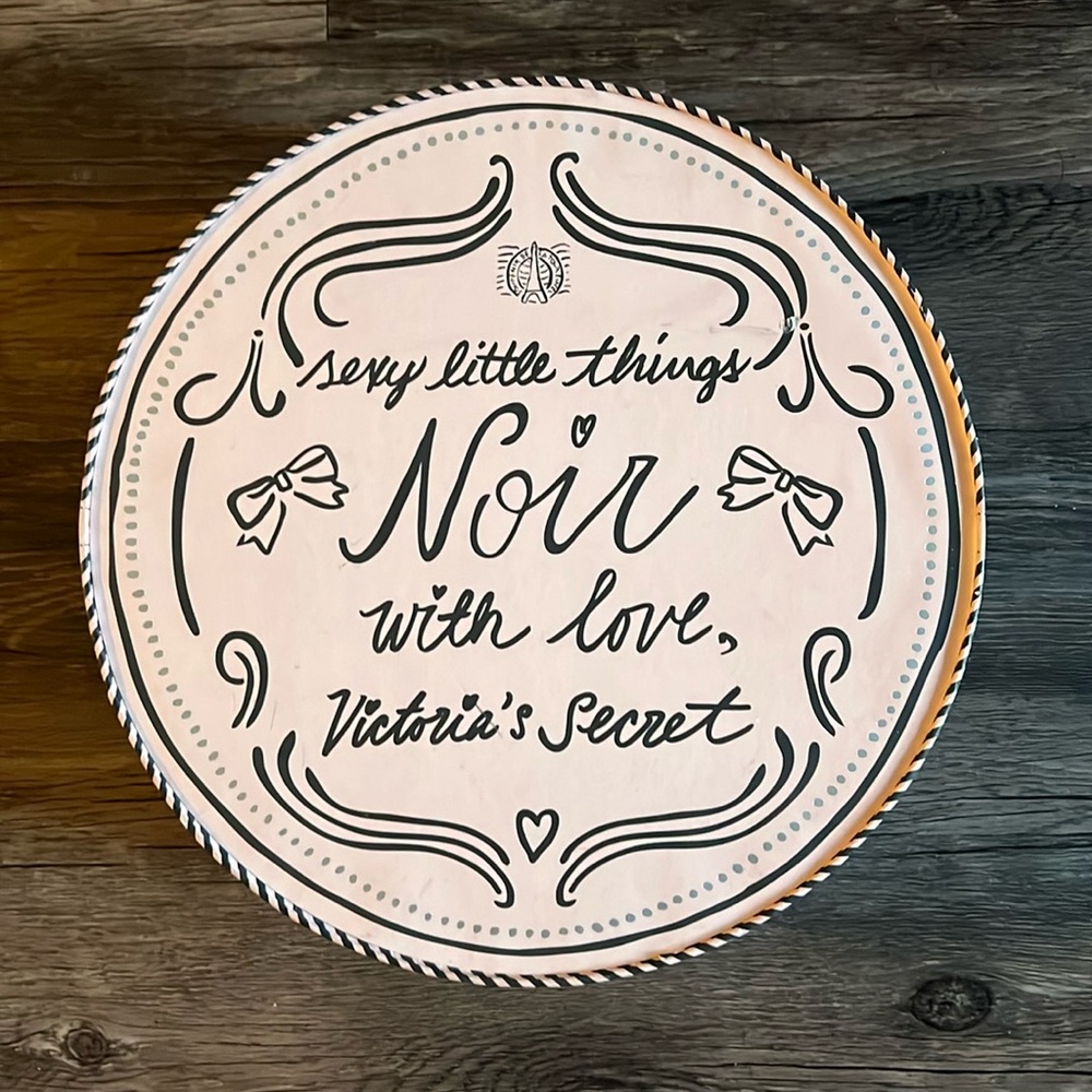 Vintage Ultra Rare Victoria’s Secret Sexy Little Things Noir Paris Theme Hat Box